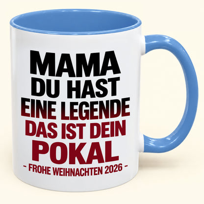 MAMA, DU HAST EINE LEGENDE GROSSGEZOGEN, DAS IST DEINE TROPHÄE – Lustiges Weihnachten 2026 – Kaffeetasse mit Henkel, Geschenk (SKU2610-822)