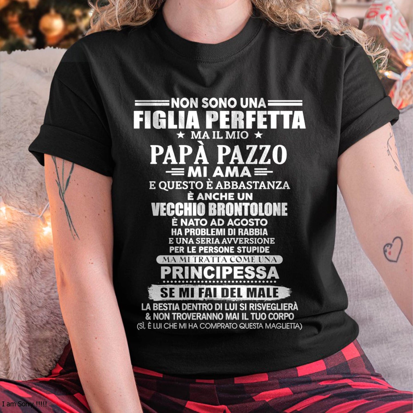 AGOSTO - NON SONO UNA FIGLIA PERFETTA MA IL MIO PAPÀ PAZZO MI AMA -T-SHIRT REGALO DALLA MAMMA- NIKI08 (SKU2605-349-08)
