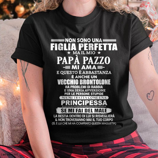 NON SONO UNA FIGLIA PERFETTA MA IL MIO PAPÀ PAZZO MI AMA -T-SHIRT REGALO DALLA MAMMA- NIKI00 (SKU2605-349-00)