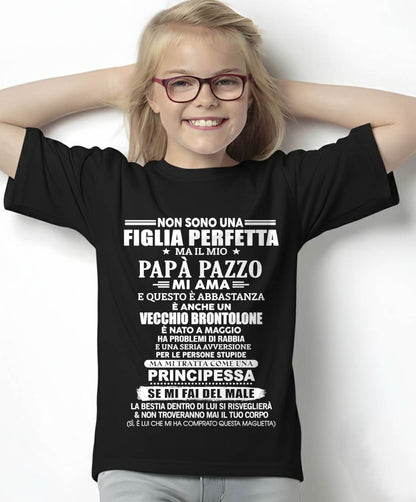 MAGGIO - NON SONO UNA FIGLIA PERFETTA MA IL MIO PAPÀ PAZZO MI AMA -T-SHIRT REGALO DALLA MAMMA- NIKI05 (SKU2605-349-05)
