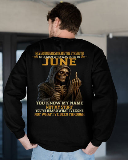 JUNE - NEVER UNDERESTIMATE - BIRTHDAY T-SHIRT FOR MEN - NIKI06 (SKU26T-01-06-06)